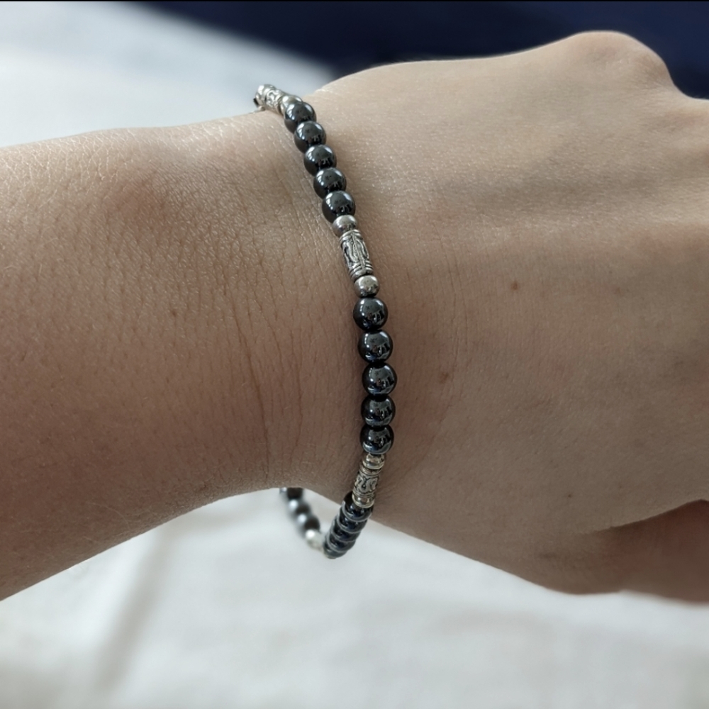 Onyx colored necklace and bracelet set